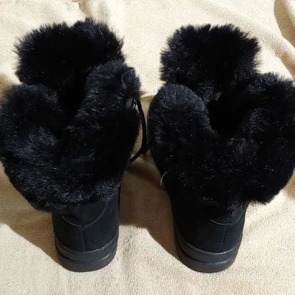 NWOT * FLOOPI * SIZE 6 * BLACK FAUX FUR/FAUX LEATHER BOOTIES * SUPER SOFT 💗 - Picture 9 of 11